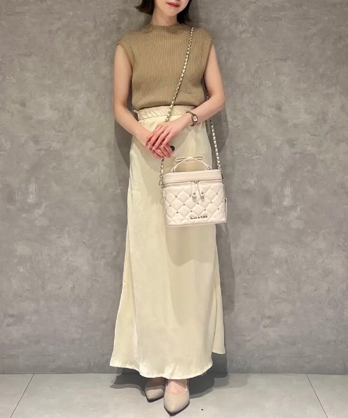 Maison de FLEUR(メゾンドフルール)の「キルティングリボンキューブ型バッグ(ショルダーバッグ・レディース・ピンク/ブラック・FREE)」の4枚目の写真