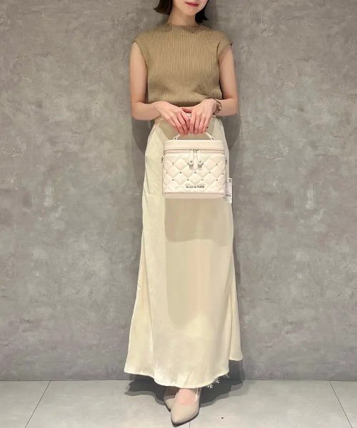 Maison de FLEUR(メゾンドフルール)の「キルティングリボンキューブ型バッグ(ショルダーバッグ・レディース・ピンク/ブラック・FREE)」の5枚目の写真