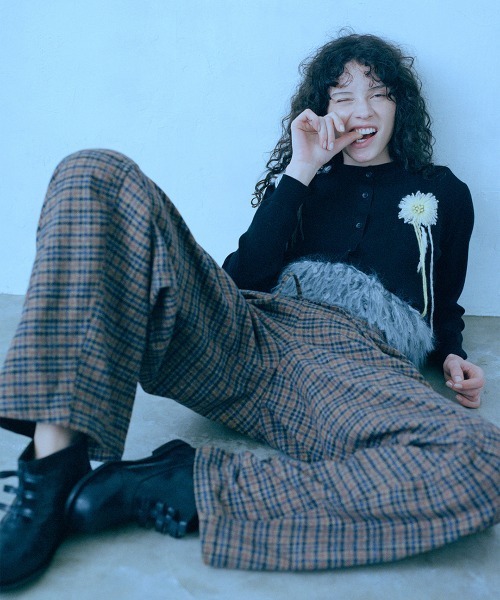 leinwande(ラインヴァンド)の「【leinwande】26AW新作 Twisting Volumed Trousers / ツイスティングボリュームトラウザー(その他パンツ・レディース・BROWN/Beige・MEDIUM/SMALL)」の3枚目の写真