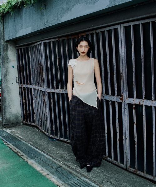 leinwande(ラインヴァンド)の「【leinwande】26AW新作 Twisting Volumed Trousers / ツイスティングボリュームトラウザー(その他パンツ・レディース・BROWN/Beige・MEDIUM/SMALL)」の7枚目の写真