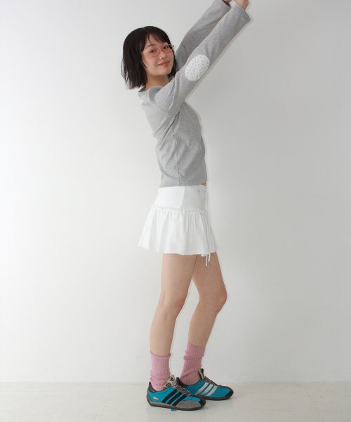 RONRON（ロンロン）の「FLORAL ELBOW PATCH LONG SLEEVE GREY（Tシャツ/カットソー・レディース・その他・FREE）」の4枚目の写真