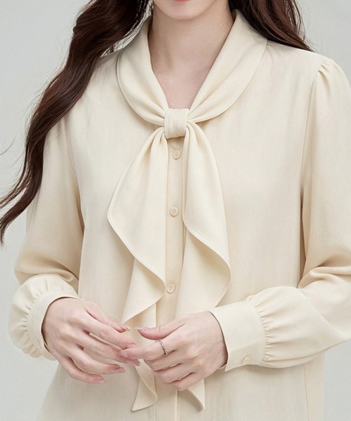 LUCPY(ラクピー)の「フリルボウタイブラウス(シャツ/ブラウス・レディース・アイボリー・LARGE/MEDIUM/SMALL/X-LARGE)」の5枚目の写真