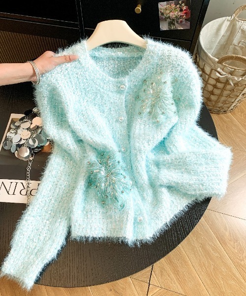 AMAJI(アマジ)の「立体フラワー ニットカーディガン(カーディガン/ボレロ・レディース・ライトピンク/ライトブルー/ホワイト・FREE)」の2枚目の写真