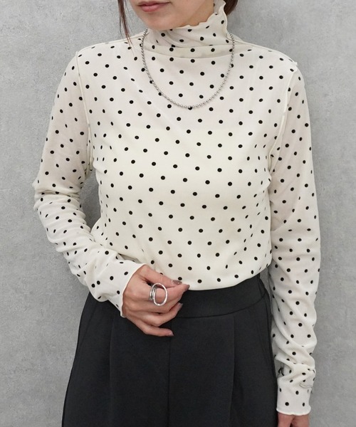 SELECT LEVERY(セレクトリベリー)の「ハイネックシアーフロッキードットプルオーバー(Tシャツ/カットソー・レディース・ブラウン/ライトベージュ/オフホワイト・MEDIUM)」の2枚目の写真