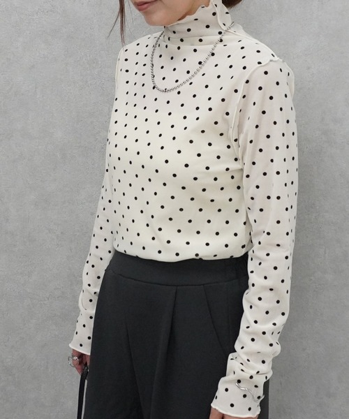 SELECT LEVERY(セレクトリベリー)の「ハイネックシアーフロッキードットプルオーバー(Tシャツ/カットソー・レディース・ブラウン/ライトベージュ/オフホワイト・MEDIUM)」の7枚目の写真