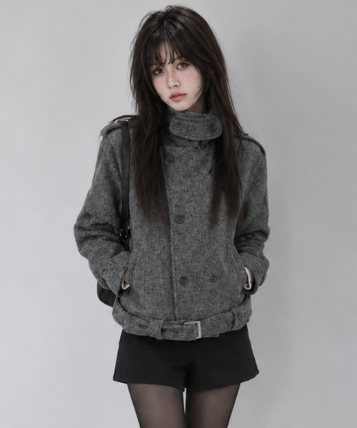 Aelina(エリナ)の「ステンカラーダブルブレスト裾絞りショートコート(ピーコート・レディース・チャコールグレー/ブラック・FREE)」の9枚目の写真