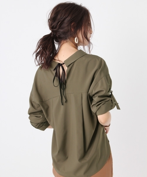 Andemiu（アンデミュウ）の「Ｂ／リボンロールＵＰブラウス768009（シャツ/ブラウス・レディース・カーキ/キャメル/アイボリー・FREE）」の3枚目の写真