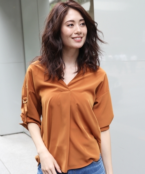 Andemiu（アンデミュウ）の「Ｂ／リボンロールＵＰブラウス768009（シャツ/ブラウス・レディース・カーキ/キャメル/アイボリー・FREE）」の5枚目の写真