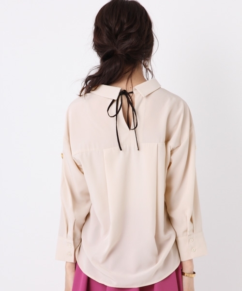 Andemiu（アンデミュウ）の「Ｂ／リボンロールＵＰブラウス768009（シャツ/ブラウス・レディース・カーキ/キャメル/アイボリー・FREE）」の17枚目の写真