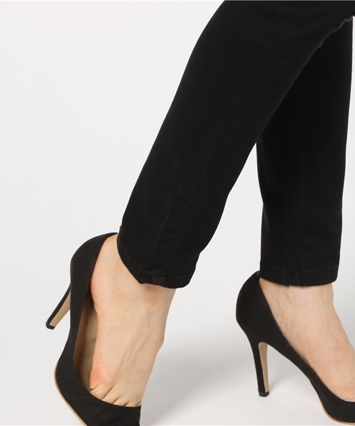 MURUA(ムルーア)の「クラッシュストレッチスキニー(デニムパンツ・レディース・ブラック・0/1/2)」の8枚目の写真