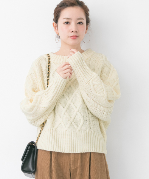 URBAN RESEARCH（アーバンリサーチ）の「ケーブルボリュームニット（ニット/セーター・レディース・オフホワイト/グレー/グリーン/イエロー・FREE）」の2枚目の写真