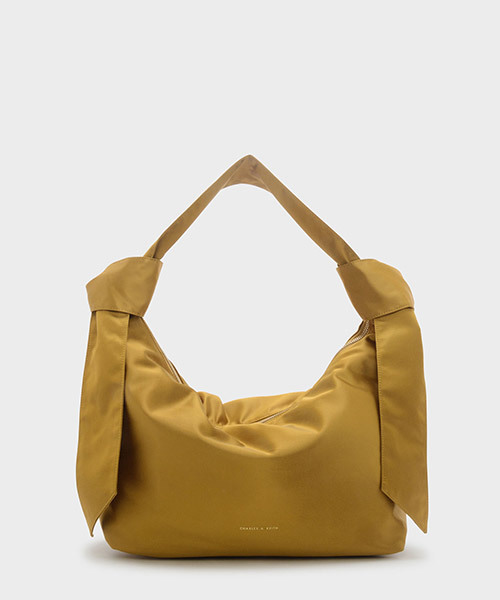 CHARLES & KEITH（チャールズ & キース）の「スラウチショルダーバッグ / SLOUCHY SHOULDER BAG（ショルダーバッグ・レディース・ブラック/マスタード/ネイビー・L）」の2枚目の写真