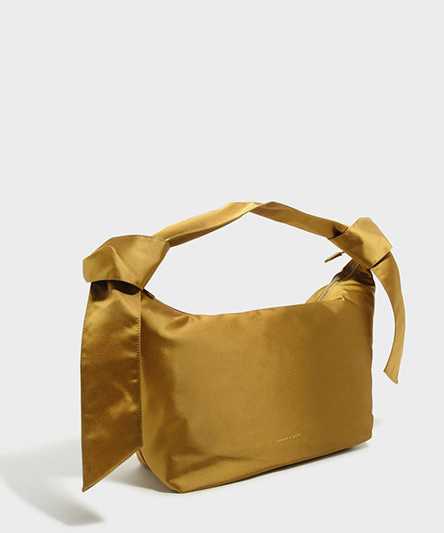 CHARLES & KEITH（チャールズ & キース）の「スラウチショルダーバッグ / SLOUCHY SHOULDER BAG（ショルダーバッグ・レディース・ブラック/マスタード/ネイビー・L）」の13枚目の写真