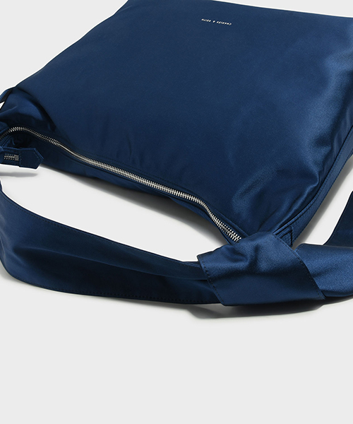 CHARLES & KEITH（チャールズ & キース）の「スラウチショルダーバッグ / SLOUCHY SHOULDER BAG（ショルダーバッグ・レディース・ブラック/マスタード/ネイビー・L）」の16枚目の写真