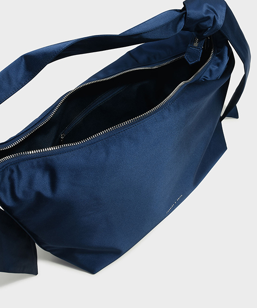 CHARLES & KEITH（チャールズ & キース）の「スラウチショルダーバッグ / SLOUCHY SHOULDER BAG（ショルダーバッグ・レディース・ブラック/マスタード/ネイビー・L）」の15枚目の写真