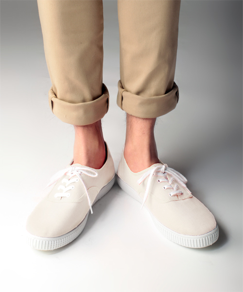 NANO universe（ナノユニバース）の「victoria × nano・universe/別注カラースニーカー Lady's（スニーカー・レディース・ホワイト/ホワイト系その他/ブラック/グレー/ブラウン/カーキ/エメラルド/インディゴブルー/ターコイズブルー/ネイビー/パープル/イエロー/ピンク/ライトピンク/レッド/ボルドー・22.5/23/23.5/24）」の3枚目の写真