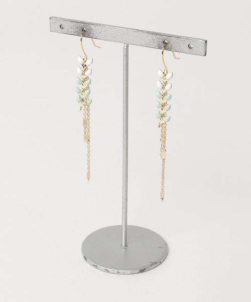 tone(トーン)の「【manatula】リーフ×2連デザインチェーンピアス(ピアス(両耳用)・レディース・ホワイト/ネイビー/モカ・FREE)」の1枚目の写真