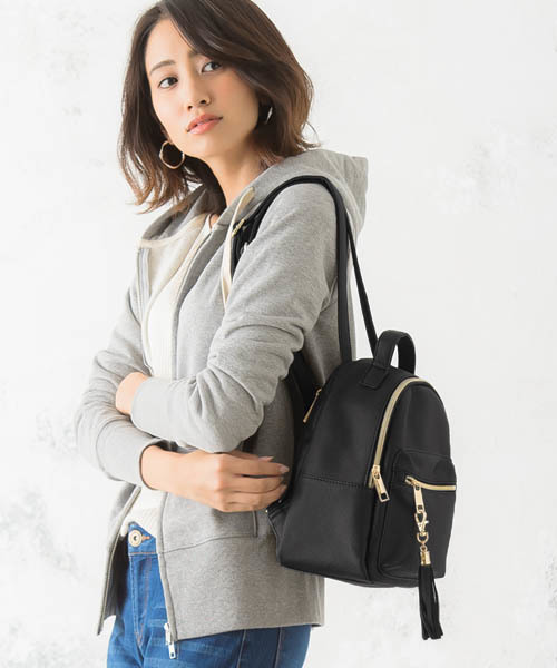 Pierrot(ピエロ)の「フェイクレザータッセル付きミニリュック(バックパック/リュック・レディース・ブラック/ネイビー/グレー/アイボリー・FREE)」の13枚目の写真