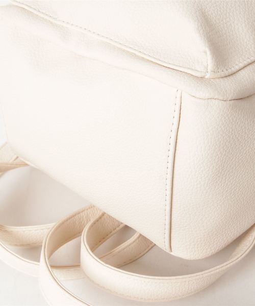 Pierrot(ピエロ)の「フェイクレザータッセル付きミニリュック(バックパック/リュック・レディース・ブラック/ネイビー/グレー/アイボリー・FREE)」の6枚目の写真