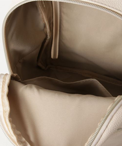 Pierrot(ピエロ)の「フェイクレザータッセル付きミニリュック(バックパック/リュック・レディース・ブラック/ネイビー/グレー/アイボリー・FREE)」の7枚目の写真