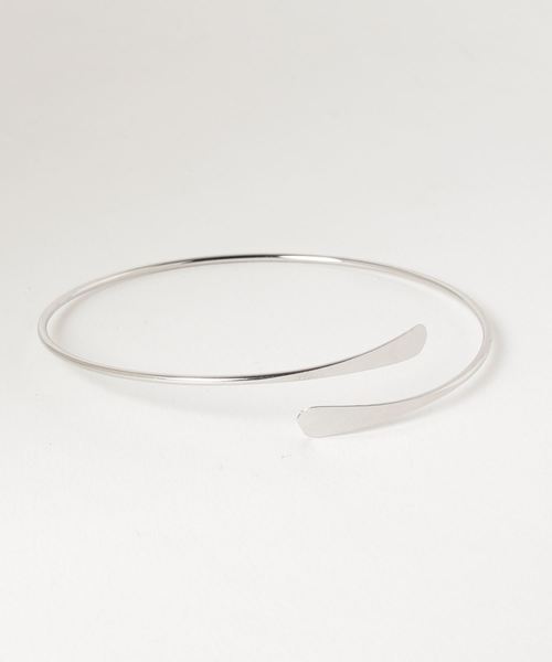 Fun & Daily（ファンアンドデイリー）の「F&D : ナローアームバングル（バングル/リストバンド・レディース・シルバー/ゴールド・FREE）」の3枚目の写真