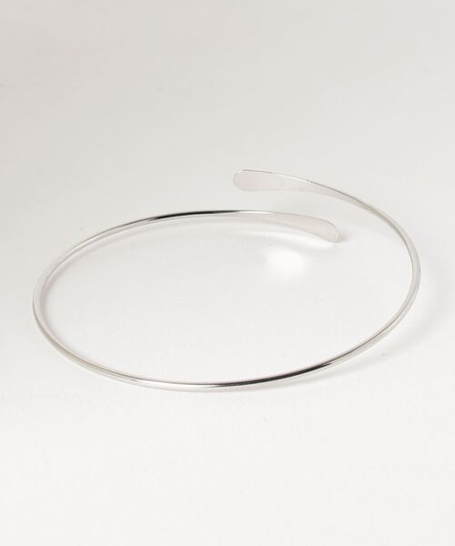 Fun & Daily（ファンアンドデイリー）の「F&D : ナローアームバングル（バングル/リストバンド・レディース・シルバー/ゴールド・FREE）」の11枚目の写真