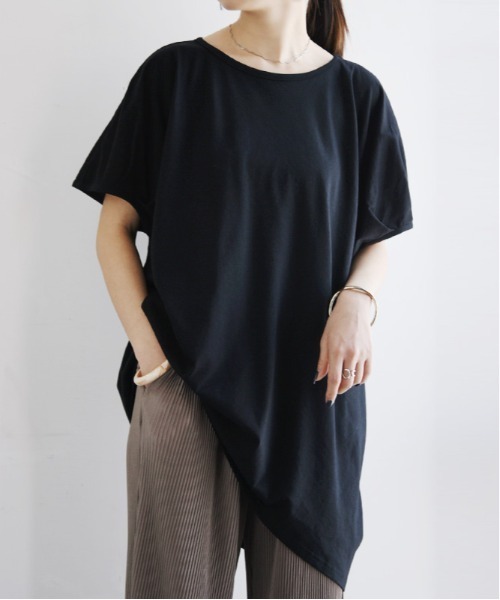 and it_（アンドイット）の「アシメシルエットコットンロングカットソー（Tシャツ/カットソー・レディース・チャコールグレー/ブラック/オフホワイト/カーキ・M～Ｌ/LL～3L/4L～5L）」の3枚目の写真