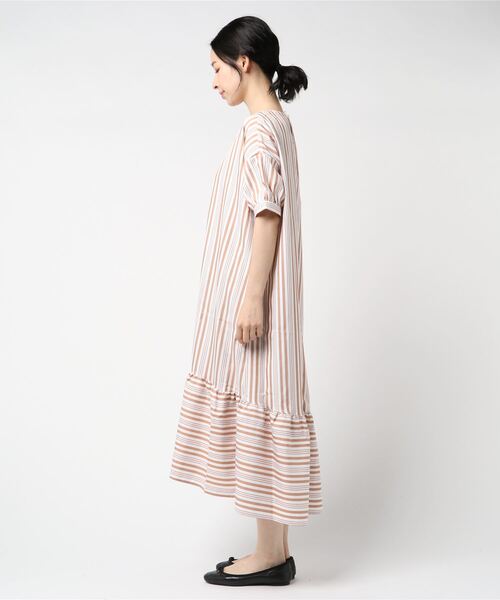 STYLEBLOCK（スタイルブロック）の「先染めランダムストライプミモレ丈フレアワンピース（ワンピース・レディース・グレー/サックスブルー/キャメル/ベージュ・M）」の5枚目の写真