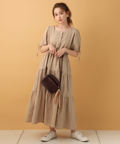one after another NICE CLAUP（ワンアフターアナザーナイスクラップ）の「【WEB限定】ティアードロング麻混ワンピース（ワンピース・レディース・ダークブラウン/ベージュ/サックスブルー・FREE）」の4枚目の写真