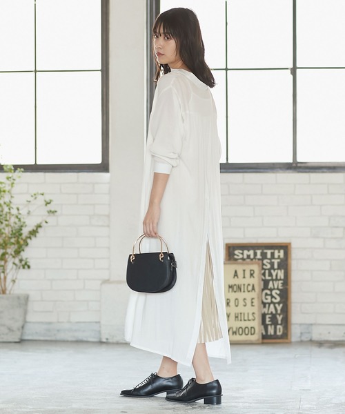 KOBE LETTUCE(コウベレタス)の「ショルダーチェーン付き2wayハーフムーンメタルハンドルバッグ(ハンドバッグ・レディース・パイソン/ブルー/ブラック・FREE)」の17枚目の写真