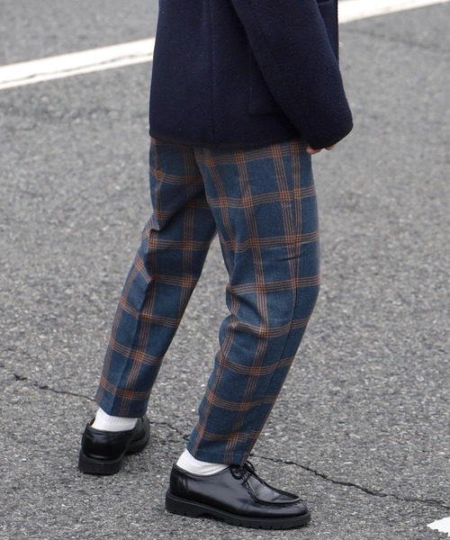 MinoriTY(マイノリティ)の「【コラボ「MinoriTY × WEARISTA MARSEE」】チェックテーパードアンクルパンツ スラックス(スラックス・メンズ・ネイビー/ブラウン・M/L)」の9枚目の写真
