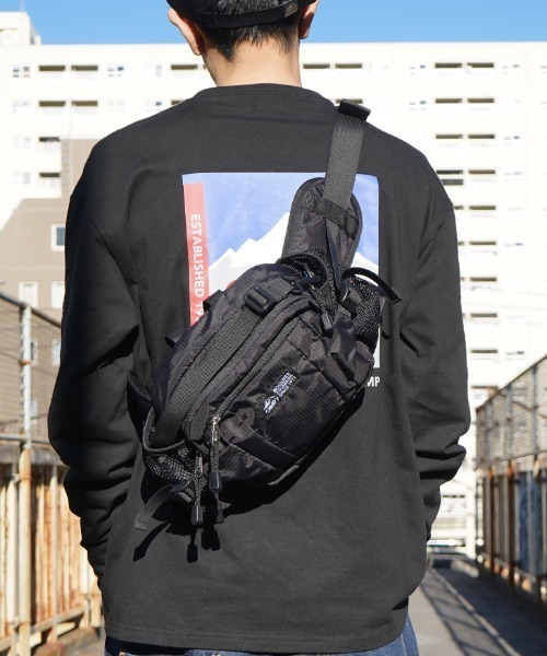 BEN DAVIS（ベンデイビス）の「CAMP7 HIKE WAIST BAG（ボディバッグ/ウエストポーチ・メンズ・ブラック/レッド・FREE）」の2枚目の写真