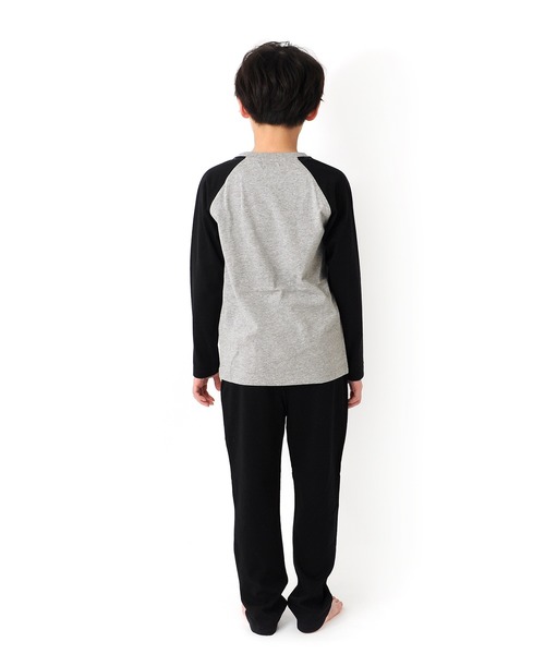 GLAZOS（グラソス）の「天竺・ロゴプリントラグランルームウエア（ルームウェア/パジャマ・キッズ・ネイビー/ブラック・130cm/140cm/160cm）」の5枚目の写真