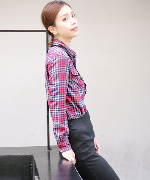 NANO universe(ナノユニバース)の「【GINGER12月号掲載】 Lee/別注チェックシャツ(シャツ/ブラウス・レディース・ネイビー/レッド/ブラック/グレー・FREE)」の1枚目の写真