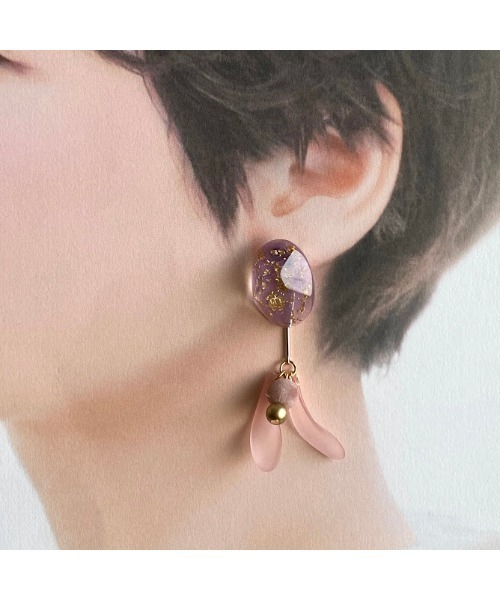 tone(トーン)の「【-lensa-】金色の箔入り2wayピンクピアス(MA)(ピアス(両耳用)・レディース・ピンク・FREE)」の5枚目の写真
