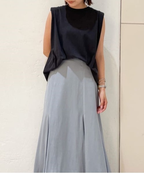 Mila Owen（ミラオーウェン）の「肩パットノースリカットトップス（Tシャツ/カットソー・レディース・イエロー/チャコールグレー/ホワイト/ベージュ系その他・0/1）」の2枚目の写真