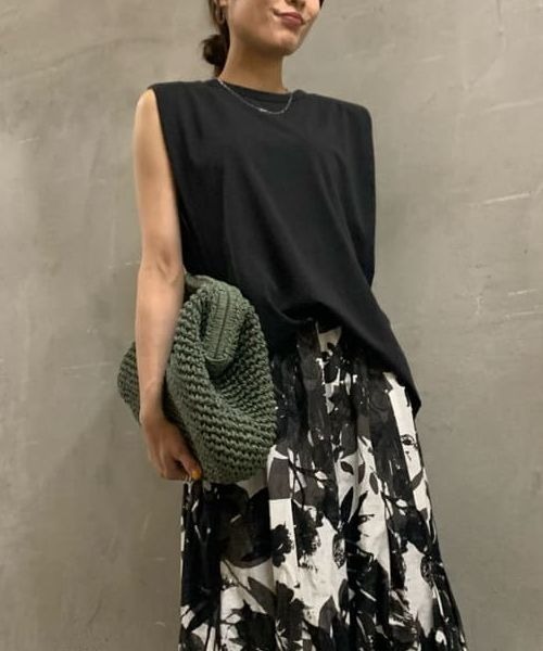 Mila Owen（ミラオーウェン）の「肩パットノースリカットトップス（Tシャツ/カットソー・レディース・イエロー/チャコールグレー/ホワイト/ベージュ系その他・0/1）」の17枚目の写真