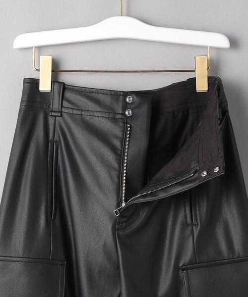 Uhr（ウーア）の「＜Uhr＞フェイクレザーカーゴパンツ Ψ（カーゴパンツ・レディース・ブラック・38/36）」の3枚目の写真