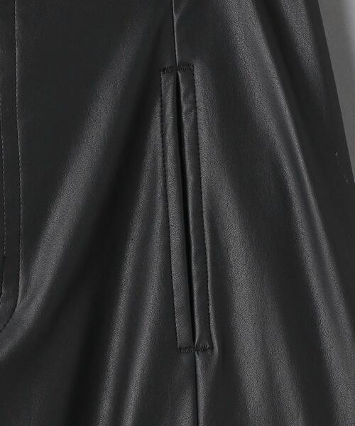 Uhr（ウーア）の「＜Uhr＞フェイクレザーカーゴパンツ Ψ（カーゴパンツ・レディース・ブラック・38/36）」の5枚目の写真