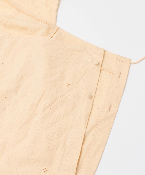 KBF（ケイビーエフ）の「刺繍エプロンワンピース（ワンピース・レディース・ネイビー/オレンジ系その他/ライトベージュ・ONE）」の22枚目の写真