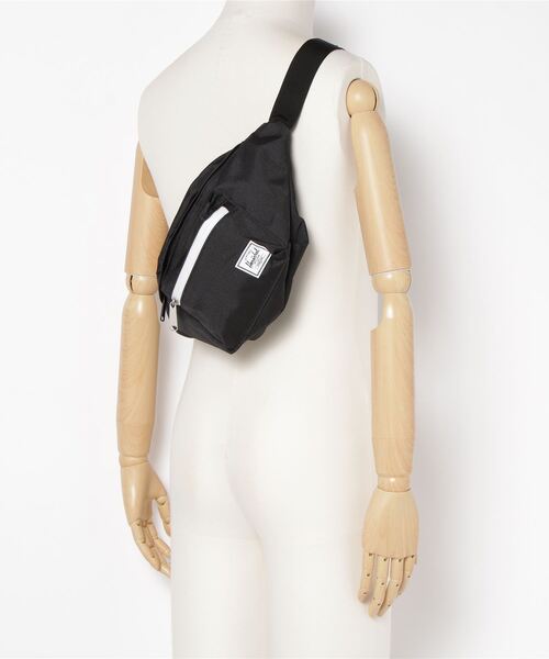 Herschel Supply（ハーシェルサプライ）の「Herschel Supply/ハーシェル ヒップバック 9214061（ボディバッグ/ウエストポーチ・メンズ・ブラック・FREE）」の2枚目の写真