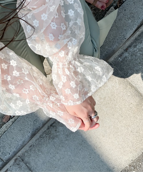 EPIMI E'PIMMY（エピミエピミー）の「3wayオーガン刺繍ブラウス（シャツ/ブラウス・レディース・オフホワイト/ブラック/ベージュ・MEDIUM）」の17枚目の写真