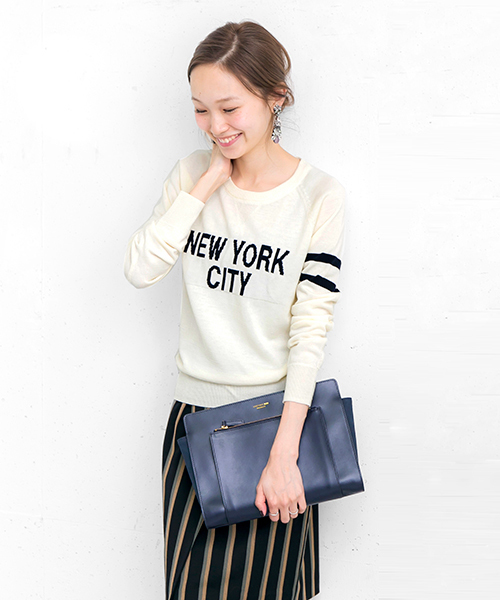 URBAN RESEARCH（アーバンリサーチ）の「【WEB限定】UR ロゴニットプルオーバー（ニット/セーター・レディース・グレー/ネイビー/オフホワイト・FREE）」の2枚目の写真