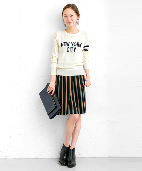 URBAN RESEARCH（アーバンリサーチ）の「【WEB限定】UR ロゴニットプルオーバー（ニット/セーター・レディース・グレー/ネイビー/オフホワイト・FREE）」の4枚目の写真