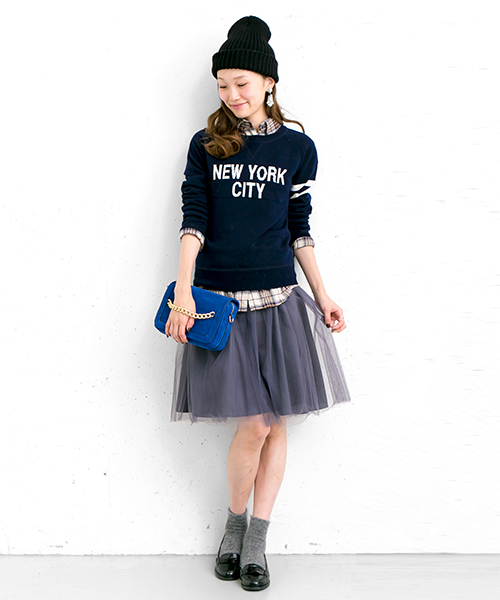 URBAN RESEARCH（アーバンリサーチ）の「【WEB限定】UR ロゴニットプルオーバー（ニット/セーター・レディース・グレー/ネイビー/オフホワイト・FREE）」の6枚目の写真