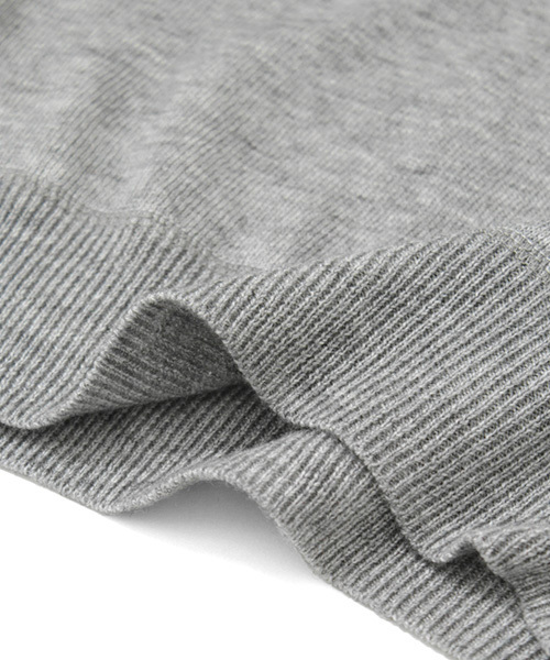 URBAN RESEARCH（アーバンリサーチ）の「【WEB限定】UR ロゴニットプルオーバー（ニット/セーター・レディース・グレー/ネイビー/オフホワイト・FREE）」の11枚目の写真