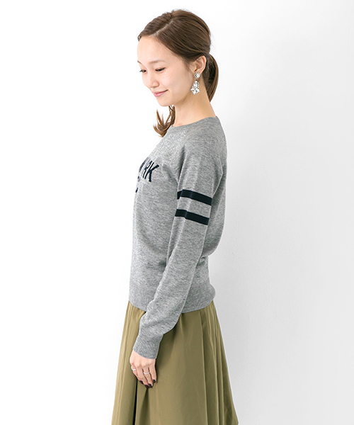 URBAN RESEARCH（アーバンリサーチ）の「【WEB限定】UR ロゴニットプルオーバー（ニット/セーター・レディース・グレー/ネイビー/オフホワイト・FREE）」の12枚目の写真