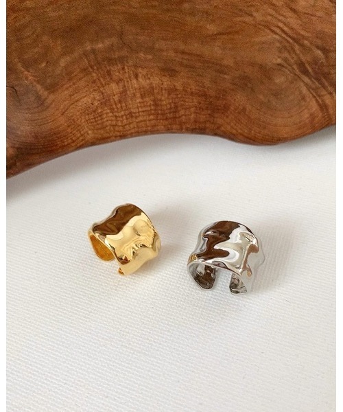 mou（モウ）の「デコボコプレートイヤーカフ（片耳用）（イヤーカフ・レディース・シルバー/ゴールド・FREE）」の4枚目の写真