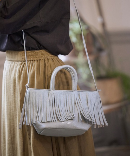 BAYFLOW(ベイフロー)の「フリンジミニバッグ(ハンドバッグ・レディース・アイボリー/ブラック/ベージュ/クリアブルー・FREE)」の4枚目の写真