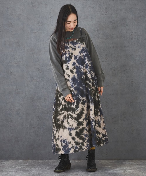 TOBILA（トビラ）の「綿ドビー タイダイ柄 キャミワンピ―ス（ワンピース・レディース・ネイビー/イエロー/オレンジ・M）」の2枚目の写真